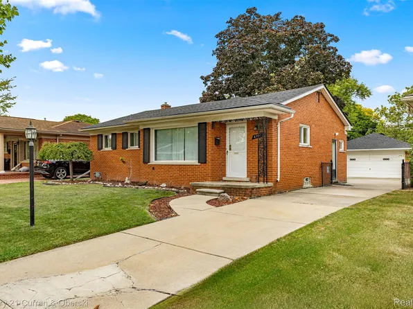 6701 Rosemary St, Dearborn Heights, MI 48127