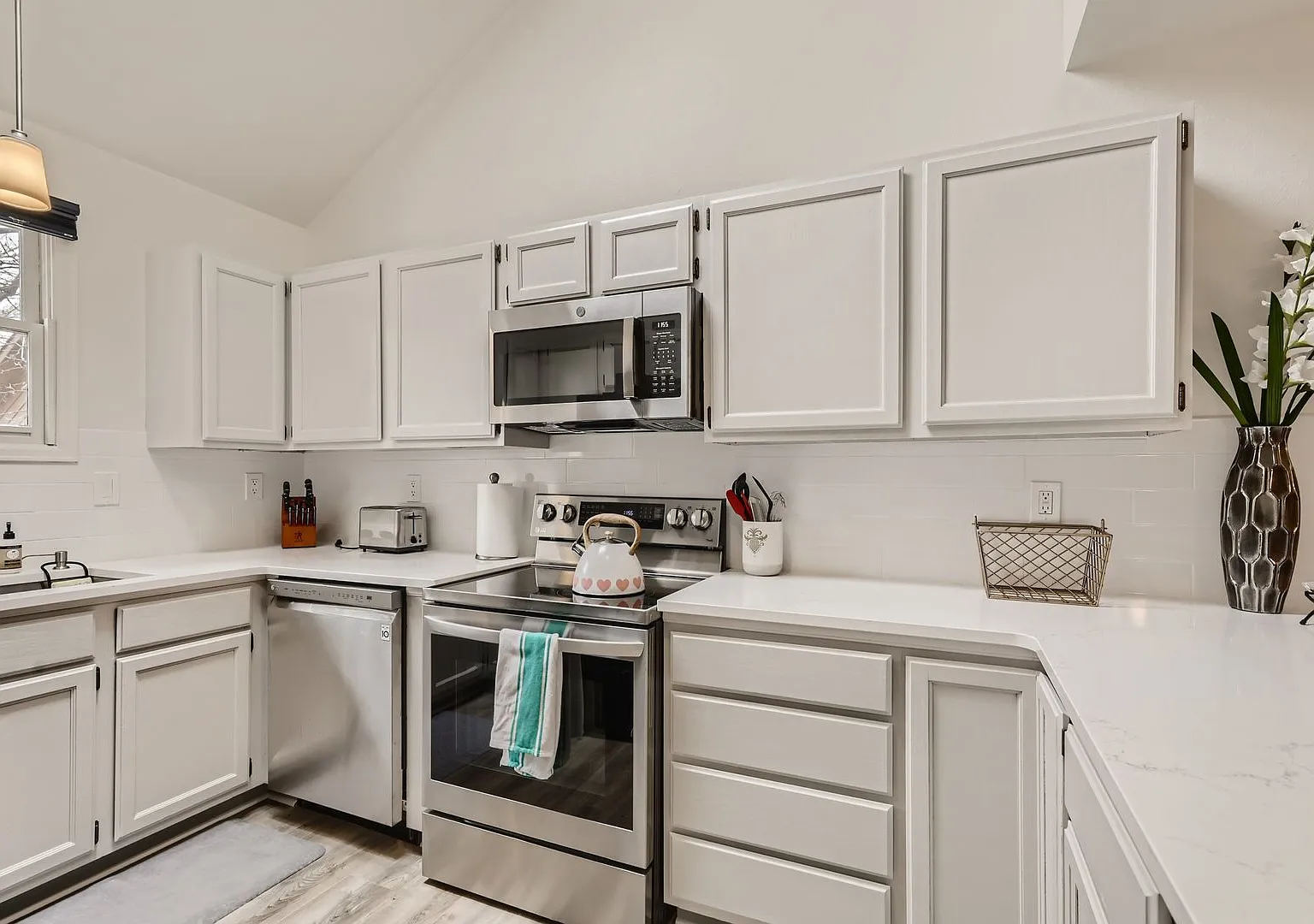 Spacious 3-Level Townhome w/ Private Primary Suite — Photo 2