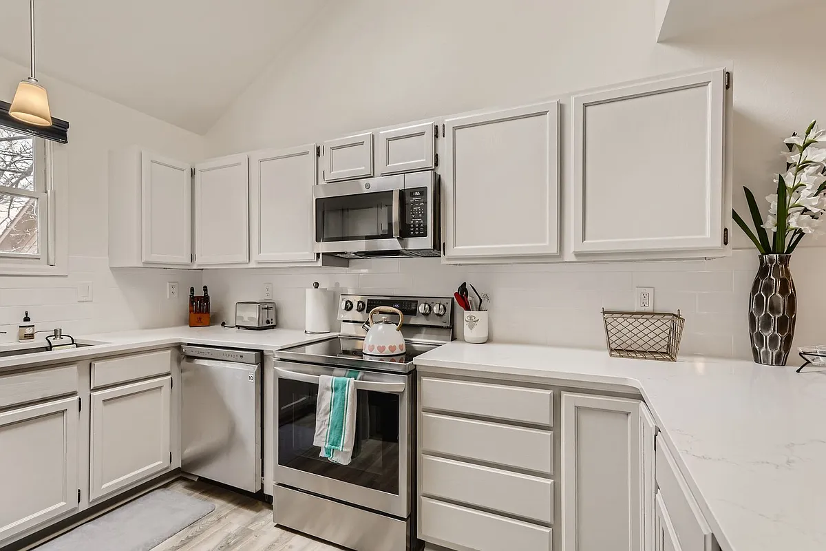 Building Photo - 3117 Bell Dr
