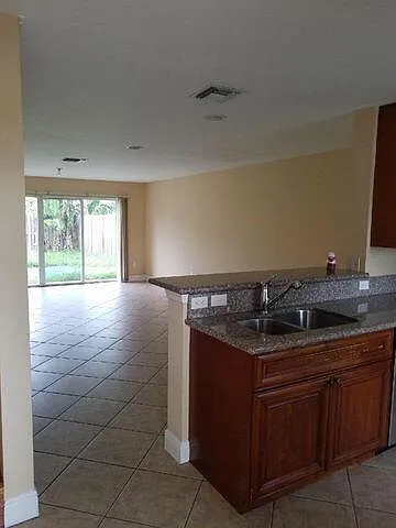 2 bed, 2.5 bath, 1216 sqft, $2,000 — Photo 4