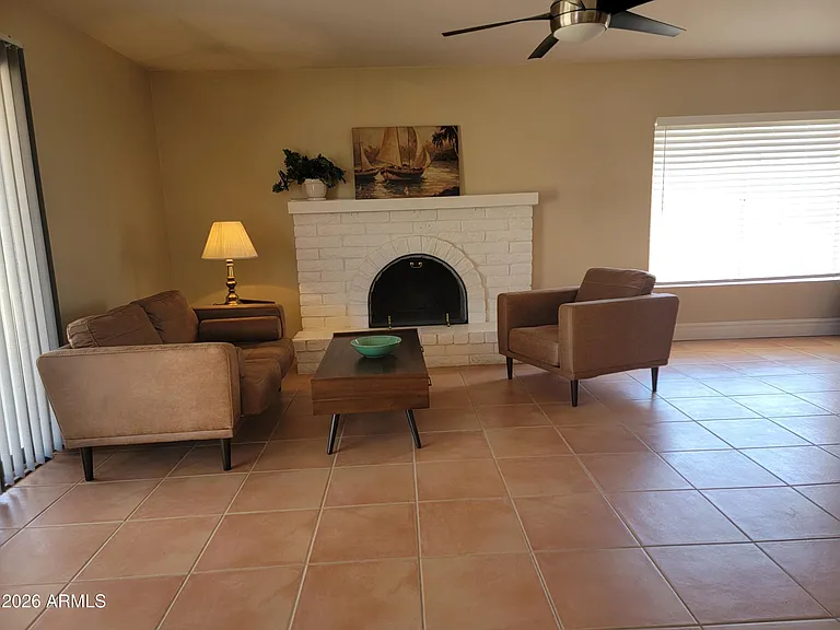 5118 E Gelding Dr — Photo 4