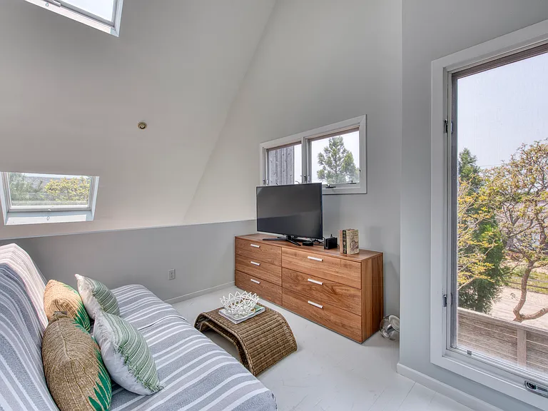 79 Maidstone Dr — Photo 10