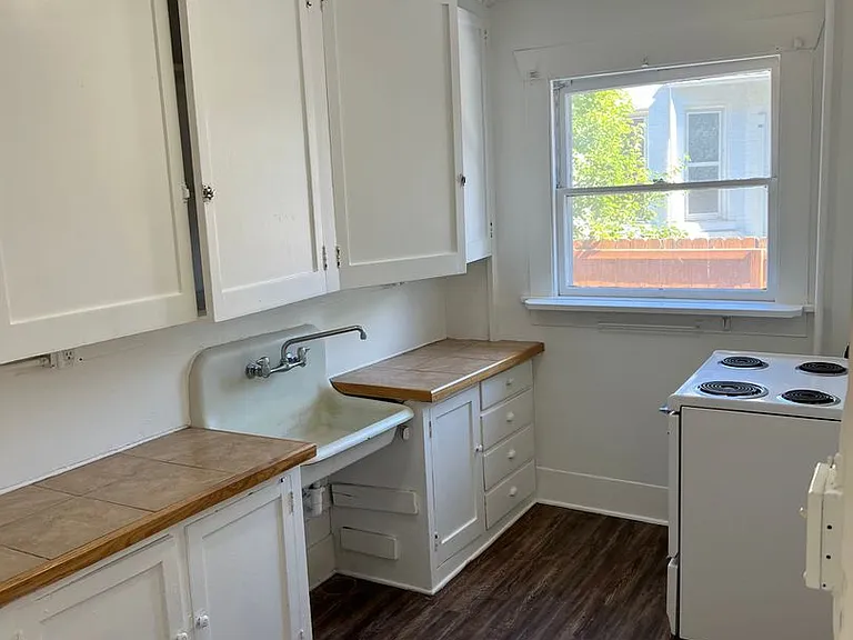 420 S 6th Ave — Photo 11