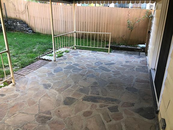 beautiful back patio with plenty of space for entertaining. Fenced in yard allows for pet friendly options