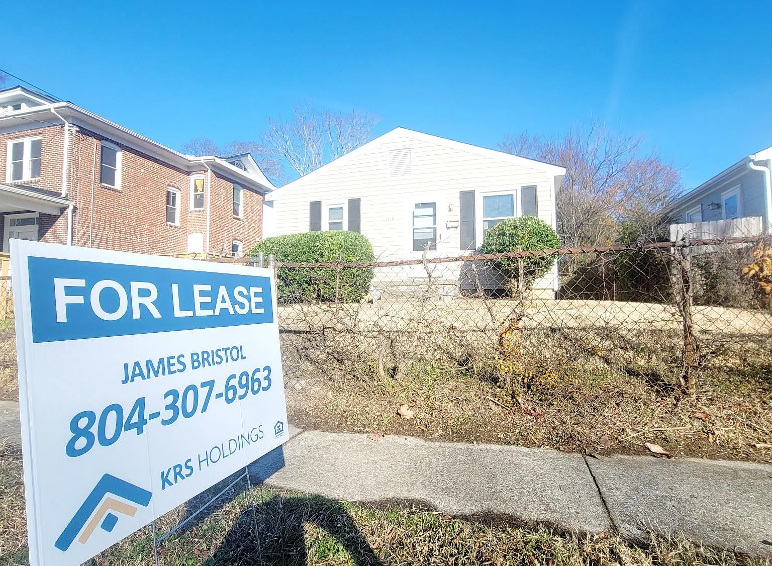 3 bed, 912 sqft, $1,695 — Photo 1