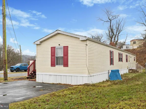 141 Penn Dr, Coatesville, PA 19320