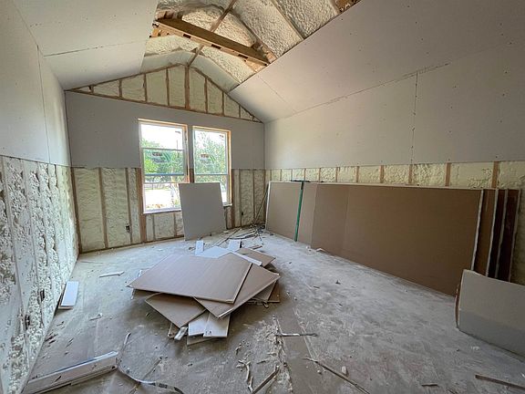 4th image of 871 Fir Lane