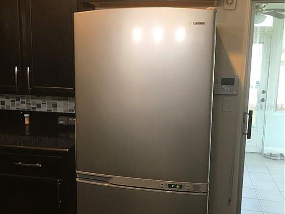 4th image of 607 Saint Henry Dr