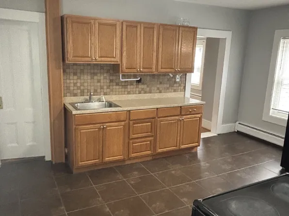 38 Kinsley St Unit B, Nashua, NH 03060