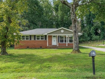 1212 Brookwood Dr, Winston Salem, NC, 27106