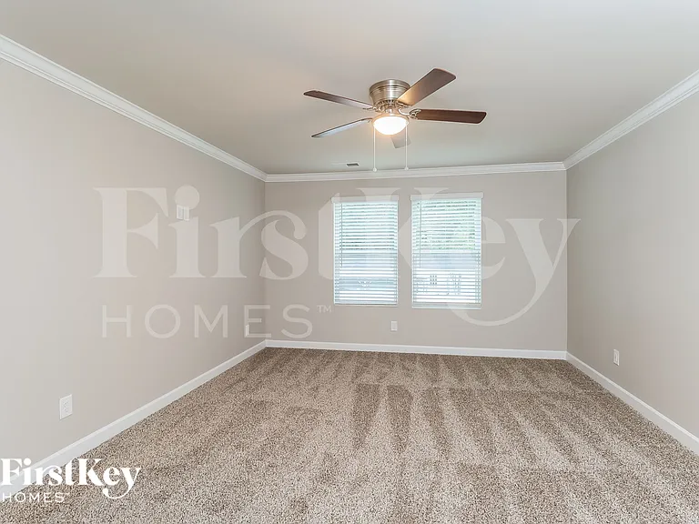 916 Clementine Rd — Photo 12