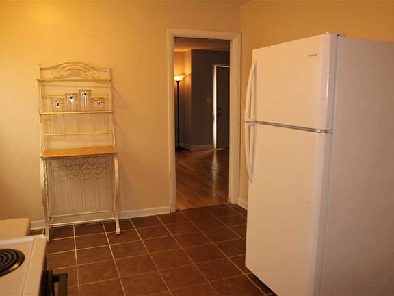 5th image of 2527 Prial Ave