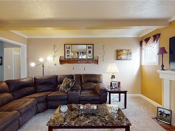 5th image of 833 Marshall Dr