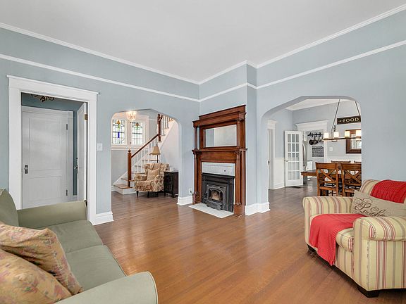 4th image of 351 S Ashland Ave