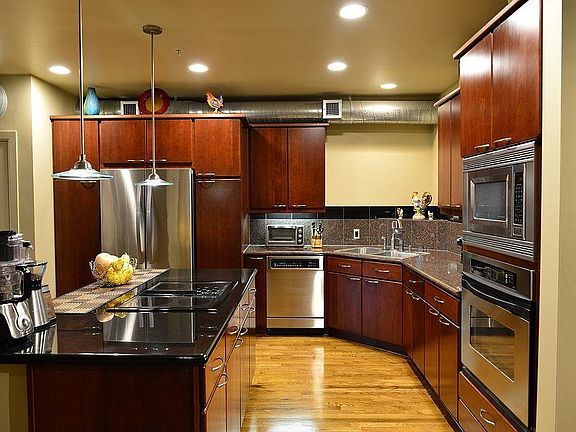 4th image of 1005 S Shepherd Dr APT 609