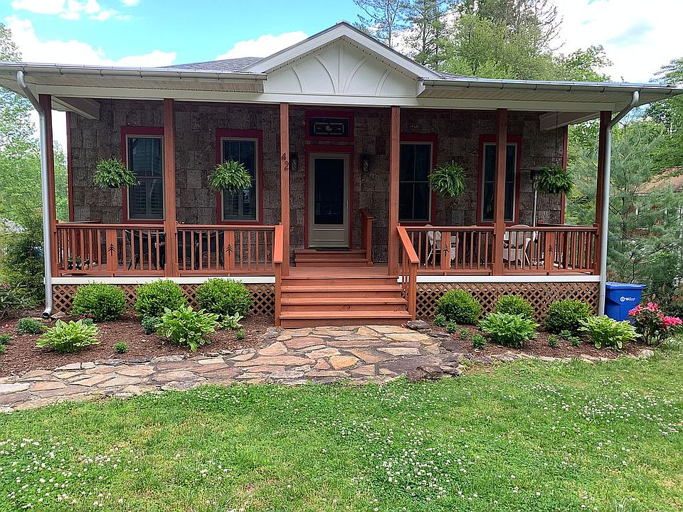 1st image of 42 Boxwood Ln