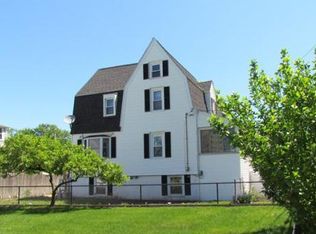 17 Bay Ave E, Hull, MA 02045