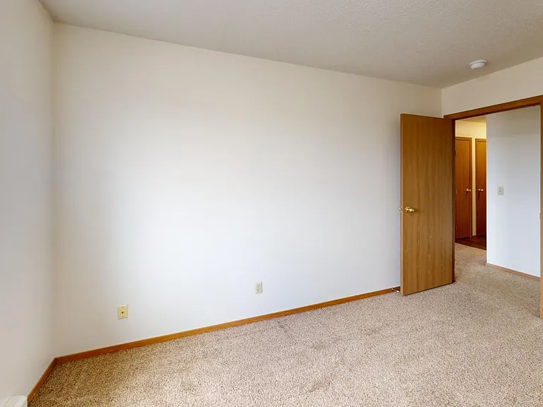 Dakota E & W Apartments — Photo 78