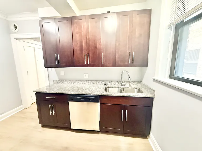 1445 W Balmoral Ave #1N — Photo 4