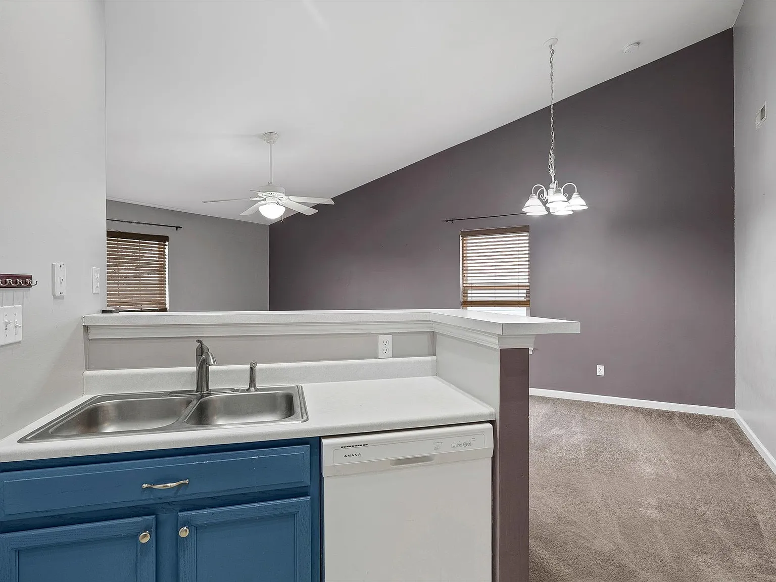 2 bed, 992 sqft, $1,600 — Photo 4