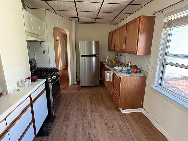 2528 Poplar St — Photo 4