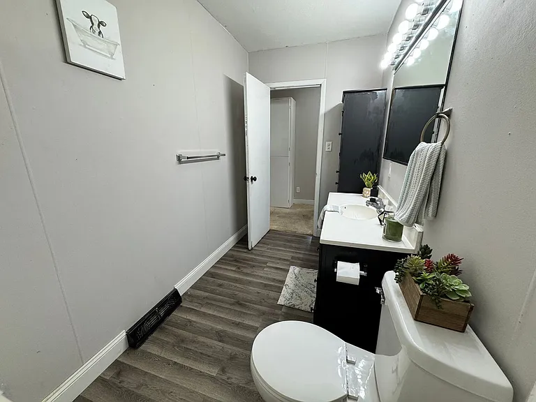 230 E Gilbert Dr — Photo 20