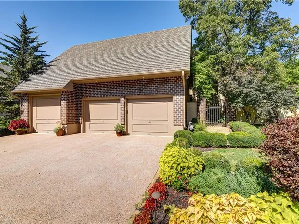 12464 Linden St, Leawood, KS 66209