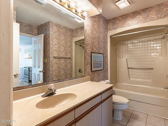 5th image of 805 Colony Pl #E