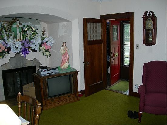 Entry to Living Rm w/NFP
