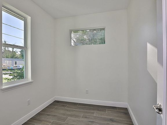 4th image of 3509 W Paxton Ave