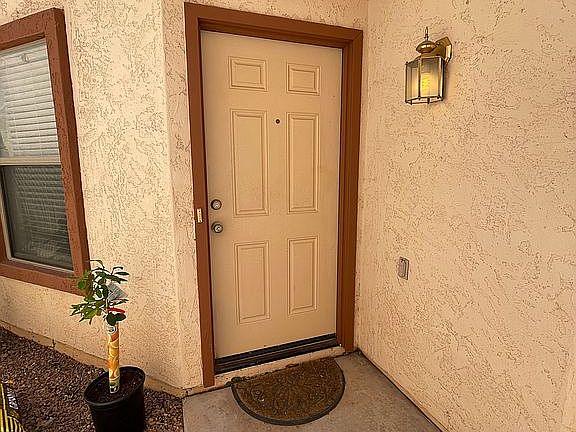 4th image of 931 S Balboa Dr