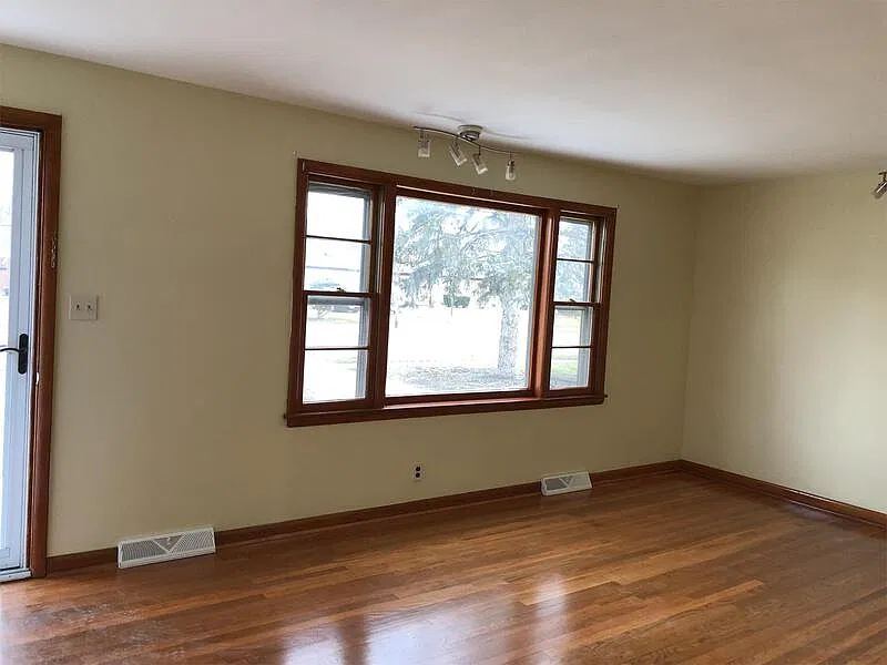 3 bed, 1.5 bath, 1600 sqft, $1,875 — Photo 3