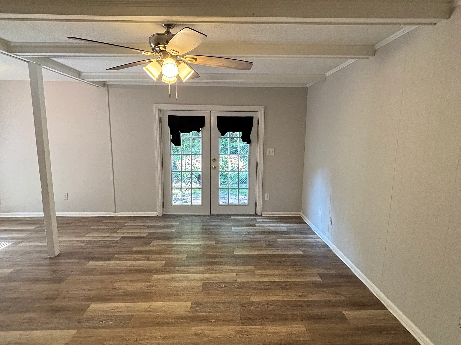 3 bed, 2.5 bath, 1300 sqft, $2,495 — Photo 2