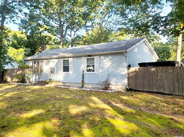 1 Edwards Road, Brookhaven, NY 11951