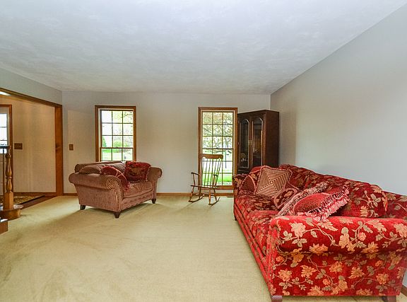 4th image of 2684 Berkshire Dr