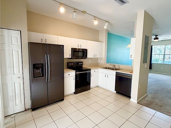 4th image of 3618 Pine Oak Cir APT 105