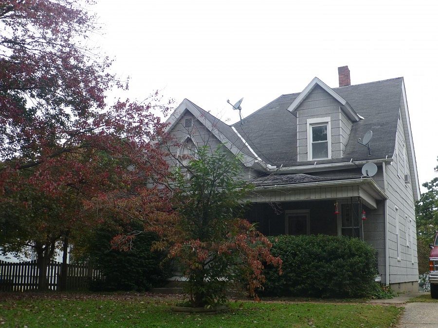 2nd image of 410 E 8th St