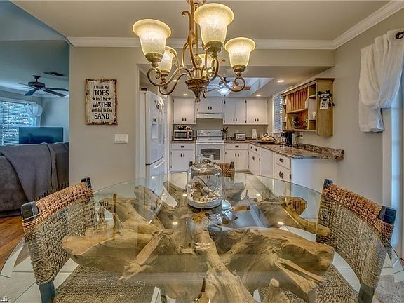 5th image of 2104 NW Juanita Pl