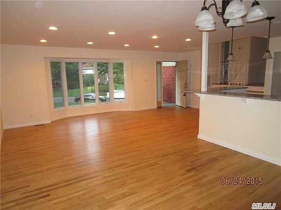 4th image of 18 Viola Dr