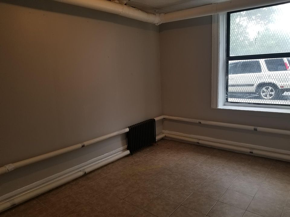 1st image of 2600 Creston Ave APT B
