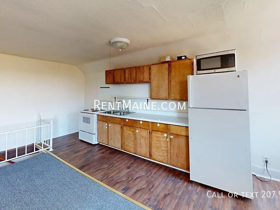 8 Commercial St #5