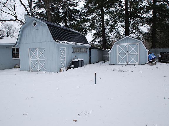 4th image of 2162 Greenwood Rd