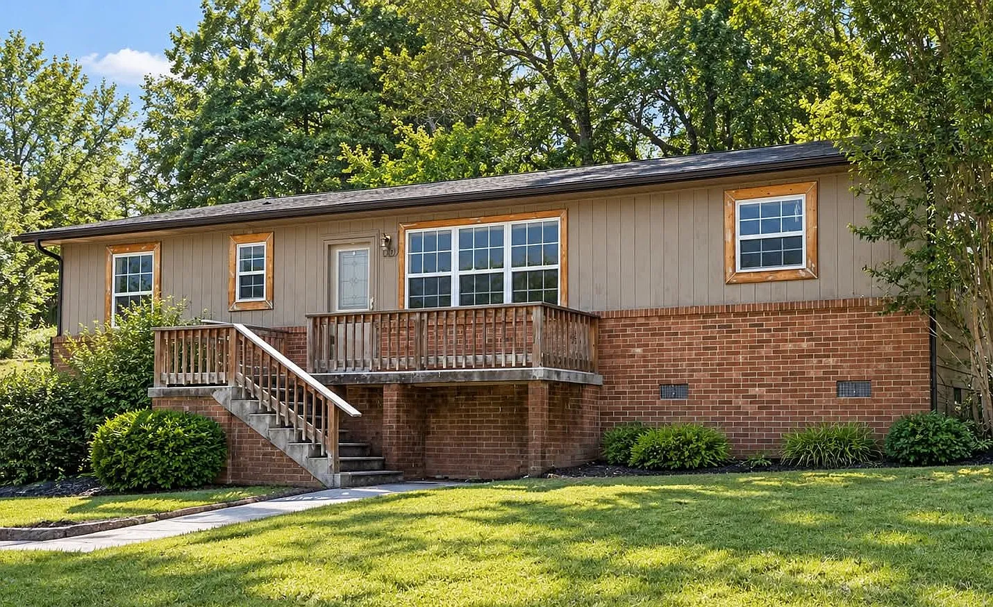3 bed, 1132 sqft, $1,700 — Photo 1