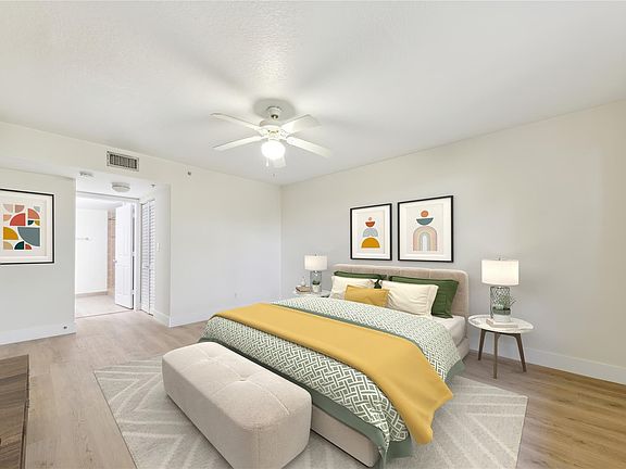 4th image of 529 E Sheridan Street #306