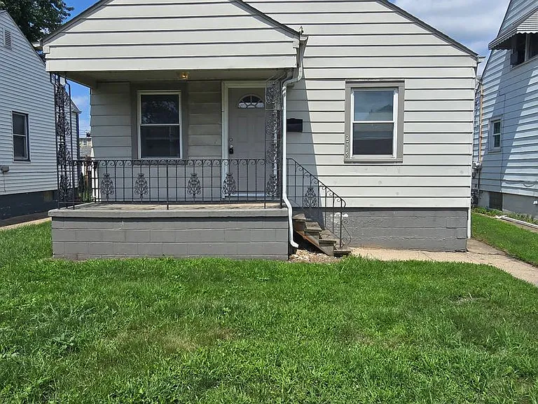 2715 162nd Pl — Photo 1
