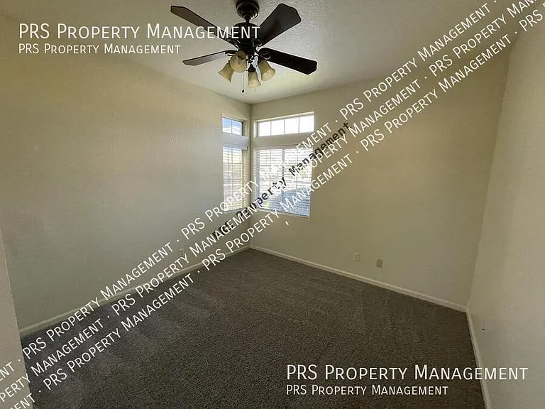 629 S Oak St — Photo 11