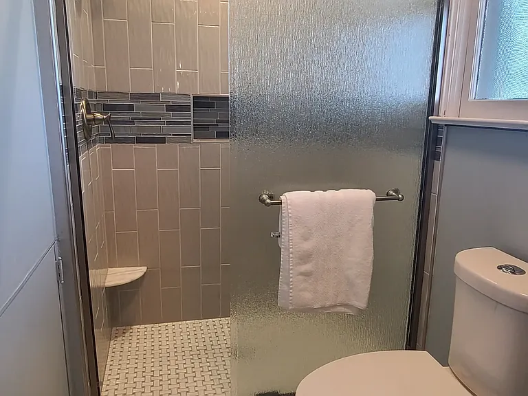 220 E South St — Photo 16