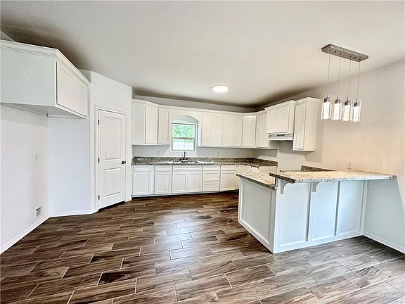 4th image of 404 La Villita Dr