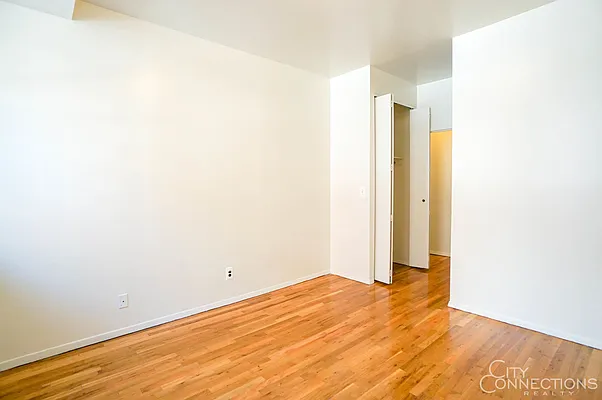 Rented by City Connections Realty | media 3
