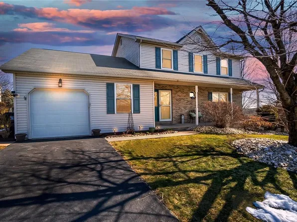 221 Jubilee Dr, Easton, PA 18040